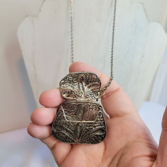 Vintage Filigree Purse Silver Tone Necklace - Picture 4 of 5